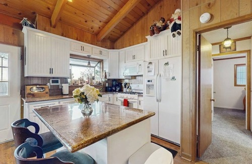 Crestline Cabin | Stunning Lake view 3BD w/hot tub, 3 decks, AC, fireplace & game room