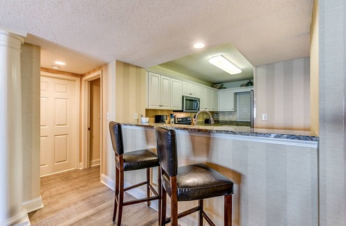 Myrtle Beach Condo | 🏖️Stunning Ocean Views | Pools + Hot Tub | The Island 910🏖️