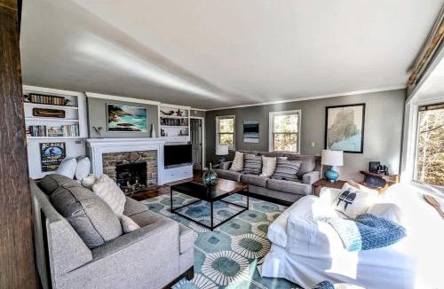 Gouldsboro House | Stunning Oceanfront Ranch Cottage with Private Beach & Fire Pit Near Acadia National Park, Gouldsboro Maine