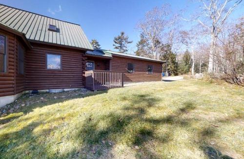 Boothbay Harbor House | Stunning & Spacious Log Cabin in the Woods