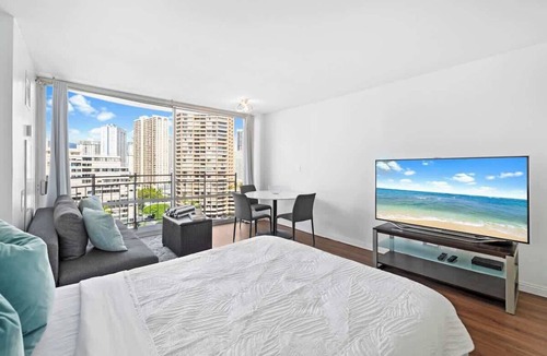 Waikiki Apartment | Stunning Waikiki Studio - 5 Star Location!