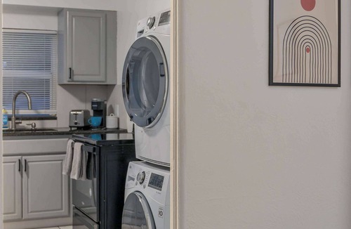 College Park House | Stylish 2BR home w/private entrance