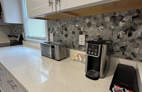 Greenville House | Stylish & Inviting Modern Charm on Nash St. Charming house with fitness room