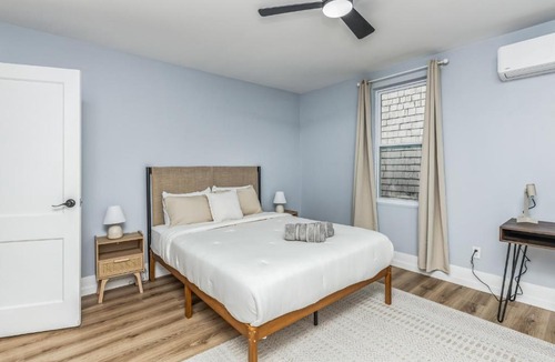 Forest Hills Apartment | Stylish Modern Home Near Downtown Pittsburgh | Sleeps 7