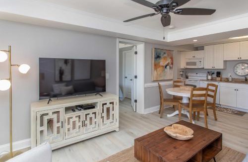 North Litchfield Beach House | Summerhouse Villas Condo: Private Resort Beach!