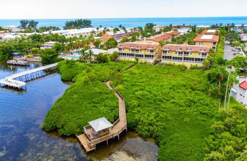 Bradenton Beach House | Sun Kissed Villa by SkyRun Anna Maria