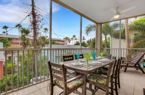 Bradenton Beach House | Sun Kissed Villa by SkyRun Anna Maria