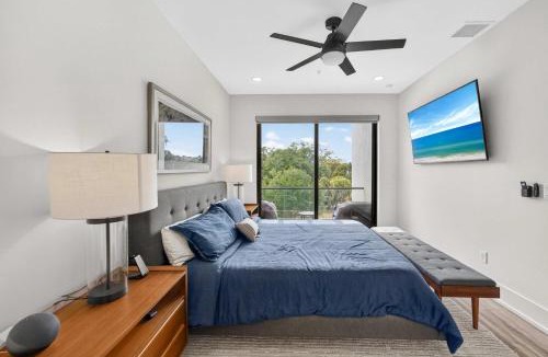 Downtown House | Sunny 4BR Sarasota Retreat With Hot Tub & Rooftop