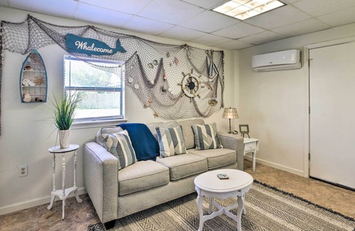 San Leon Apartment | 'Sunny Sea' Coastal Gem: Fish & Boat Nearby!