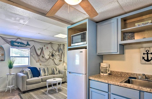 San Leon Apartment | 'Sunny Sea' Coastal Gem: Fish & Boat Nearby!