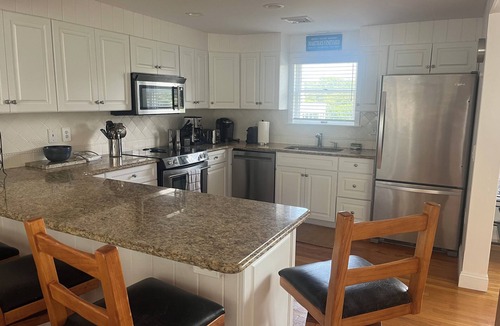 Katama House | Sunny & Spacious luxurious 4-bedroom Katama beach house. Walk to South Beach