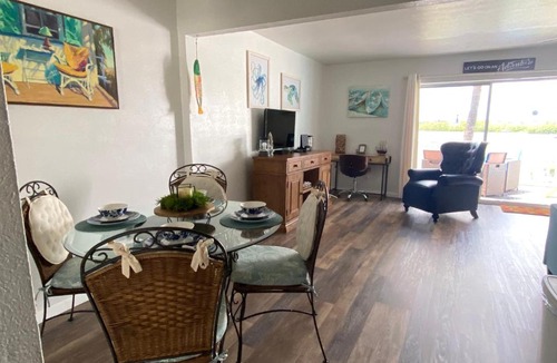 Bayview House | Sunset Cottage Beach