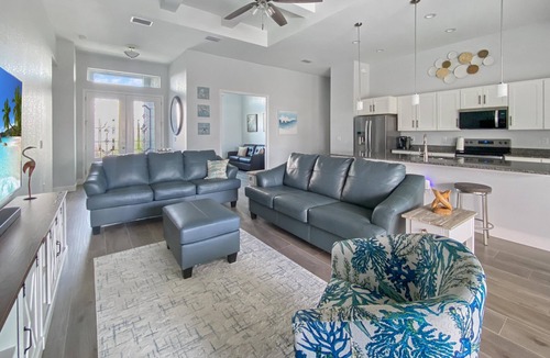 Broadmoor Villa | Sunset Retreat, Sleeps 6, heated salt pool