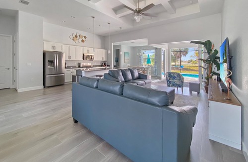 Broadmoor Villa | Sunset Retreat, Sleeps 6, heated salt pool