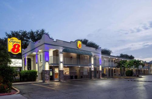Trailer Estates Hotel | Super 8 by Wyndham Bradenton Sarasota Area