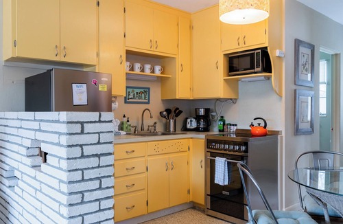 Holmes Beach Condo | Surfer Girl - Cute and Cozy Bungalow close to the beach with direct beach access
