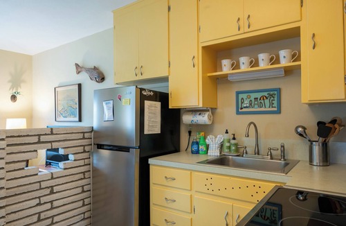 Holmes Beach Condo | Surfer Girl - Cute and Cozy Bungalow close to the beach with direct beach access