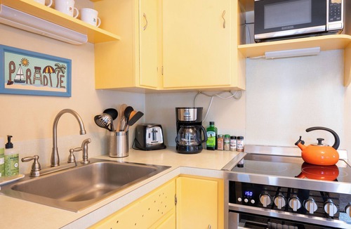 Holmes Beach Condo | Surfer Girl - Cute and Cozy Bungalow close to the beach with direct beach access