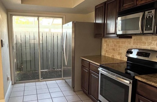 Gulf Gate Estates Condo | Sweet 2 Bed/2 bath 5 mins to Siesta Key Beach. Prime location near everything