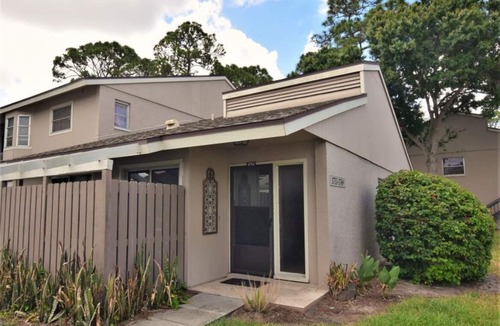 Gulf Gate Estates Condo | Sweet 2 Bed/2 bath 5 mins to Siesta Key Beach. Prime location near everything