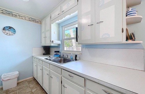 Holmes Beach House | Sweet Slice of Old Florida Charm with modern amenities, large yard & beach gear