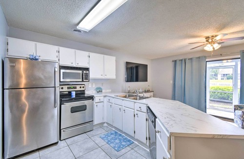 Little River Condo | Swim, Golf & Dine: Condo by Cherry Grove Beach!