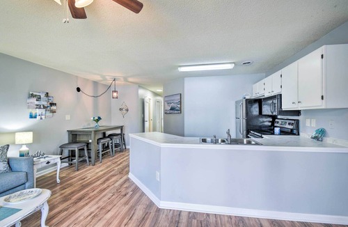 Little River Condo | Swim, Golf & Dine: Condo by Cherry Grove Beach!