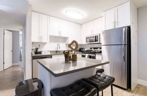 Beach Park Apartment | Tampa Getaway | 2 King Beds, Pool & Fitness Ctr