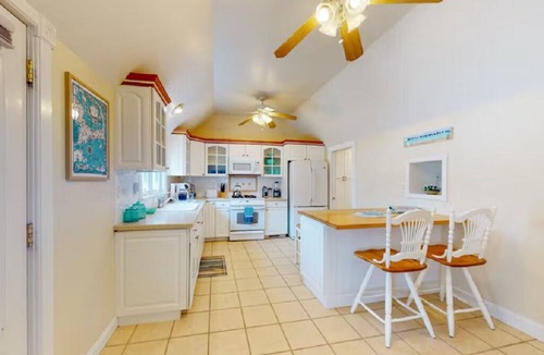 Onset House | Thanksgiving 2025: Just 20 minutes from historic Plymouth! Walk to Beach.