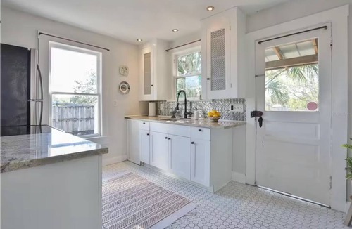 Sarasota Cottage | The Ashton Retreat- Vibrant and Chic Cottage 5 minutes from the Beach!