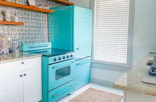 Sarasota Cottage | The Ashton Retreat- Vibrant and Chic Cottage 5 minutes from the Beach!