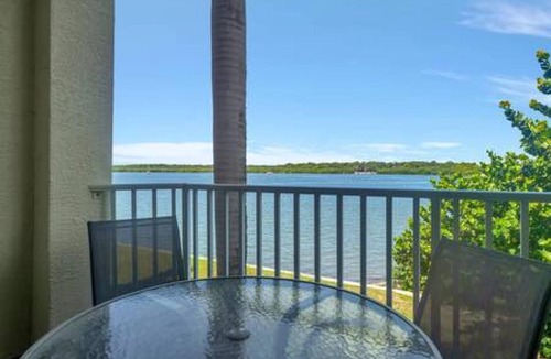St. Petersburg - Clearwater Apartment | The Bayview a Quaint 1 1 Balcony on the bay
