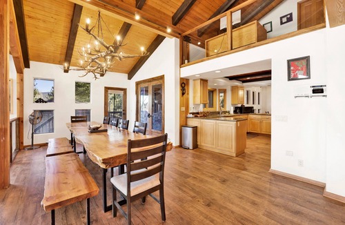 Big Bear Lake Cabin | The Birdhouse Big Bear Lake | Pool Table | Foosball | Hot Tub