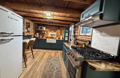 Lake Harmony Cabin | "The Catch" Waterfront Log Cabin for Two, Hot Tub