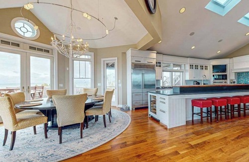 Dewey Beach House | The Chancellery pet friendly house with private patio, balcony & grill
