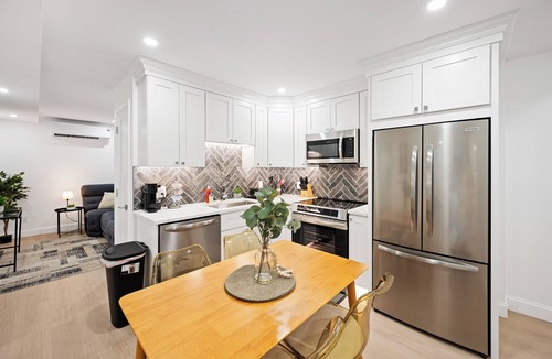 Mount Pleasant Apartment | The Double-Deluxe at Mt. Pleasant 2BR NEW Ldry "P"