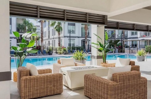 Florida Center North Apartment | The Edge at Millenia