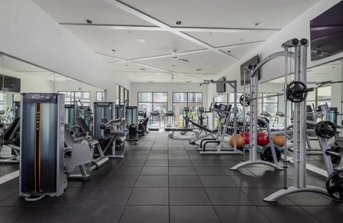 Florida Center North Apartment | The Edge at Millenia