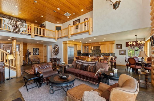 The Village Cabin | The Grand On the Shore by Destination Big Bear : Luxury Lakefront! Garage Parking! Pool Table! Hot Tub! Walk to the Village!