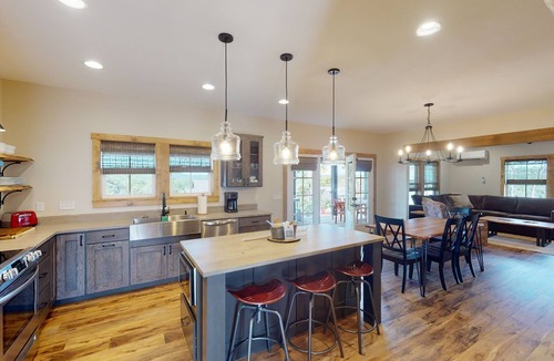 Kimberling City Cabin | The Heights #14 Luxury Retreat - 5 Bed, 5.5 Bath, Sleeps 14, Hot tub, fire pit.