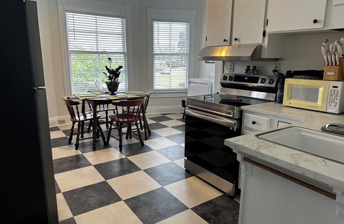 Whiteville Apartment | The Historic Crutchfield Upstairs Apartment