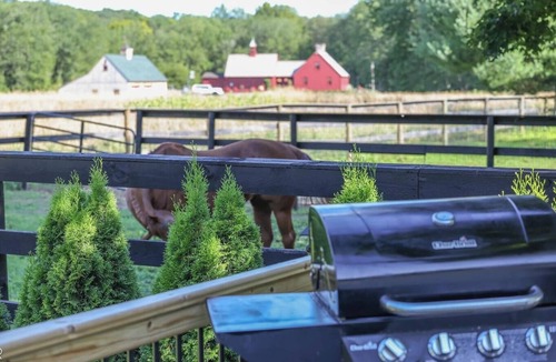 Preston House | The Horse Carriage 2 miles from Foxwoods Casino