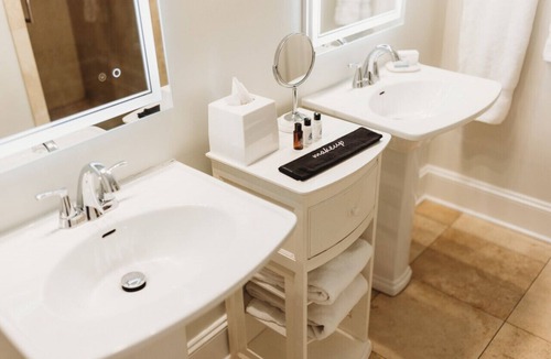 Downtown Hotel | The Jefferson Inn Downtown Southern Pines Deluxe 2-Queen Suite