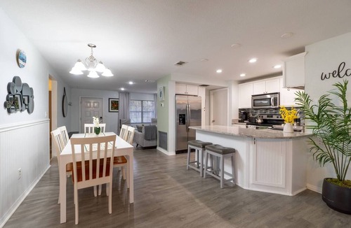 Pinellas Park House | The Lakehouse at Pinellas Park