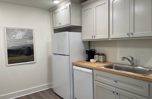 Douglas House | The Mockingbird-Covered Parking, Quiet Street