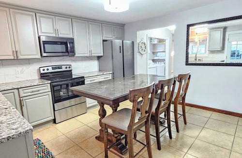 Wakefield-Peacedale House | The off Main beach retreat! a spacious and cozy 6 bedroom home.