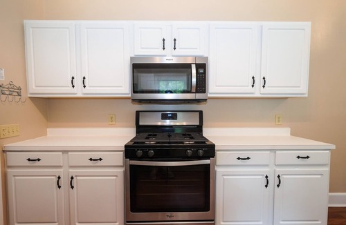 Hartsville House | The Pelican House | 2-bedroom in Hartsville w/King Bed!