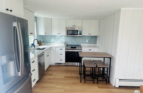 Sagamore Beach Cottage | The perfect family- and pet-friendly getaway steps from the sandy beach
