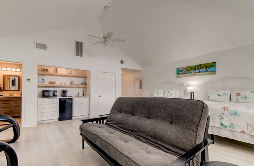 Belleair Beach House | The Pink Palace- Gulf front townhouse with private pool & large patio, sleeps 12