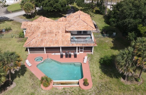 Groveland House | The Retreat at Swiss! Ski, Golf, Swim, Relax!